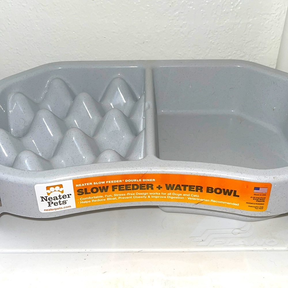 Like new Neater Pets Slow Feeder+Water Bowl.